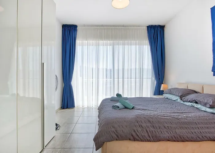 Hv12 - Sea Front Penthouse Apartament St Paul's Bay