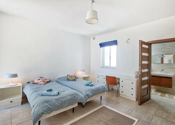 Hv12 - Sea Front Penthouse Apartament St Paul's Bay